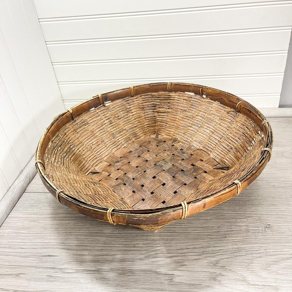 Antique Handwoven Wicker Basket: Farmhouse Decor, 16-inch Round - Picture 5 of 11